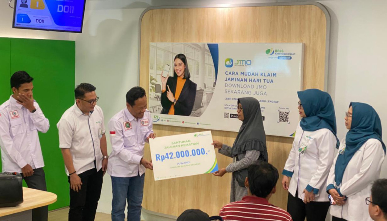 Buruh Surabaya Dapat Santunan Rp42 Juta Saat Momen May Day 2026
