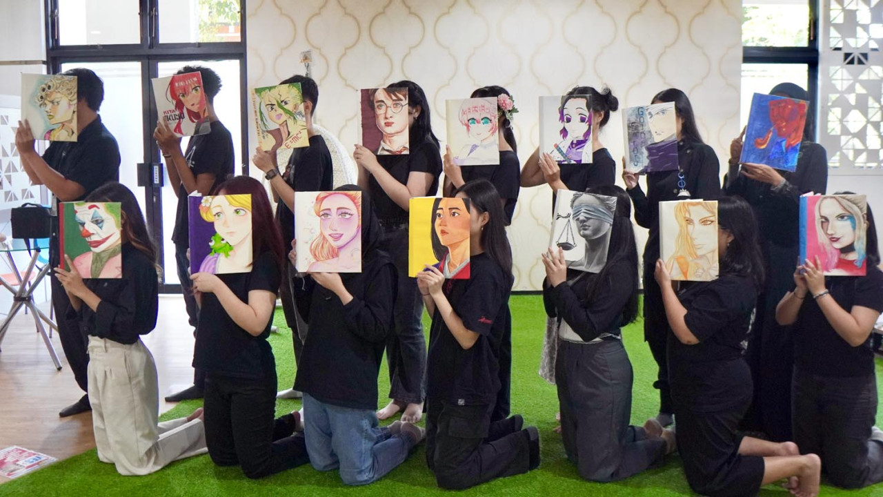 Cara Unik DKV Ubaya Dongkrak Literasi, Visualkan Tokoh Fiksi di Atas Buku