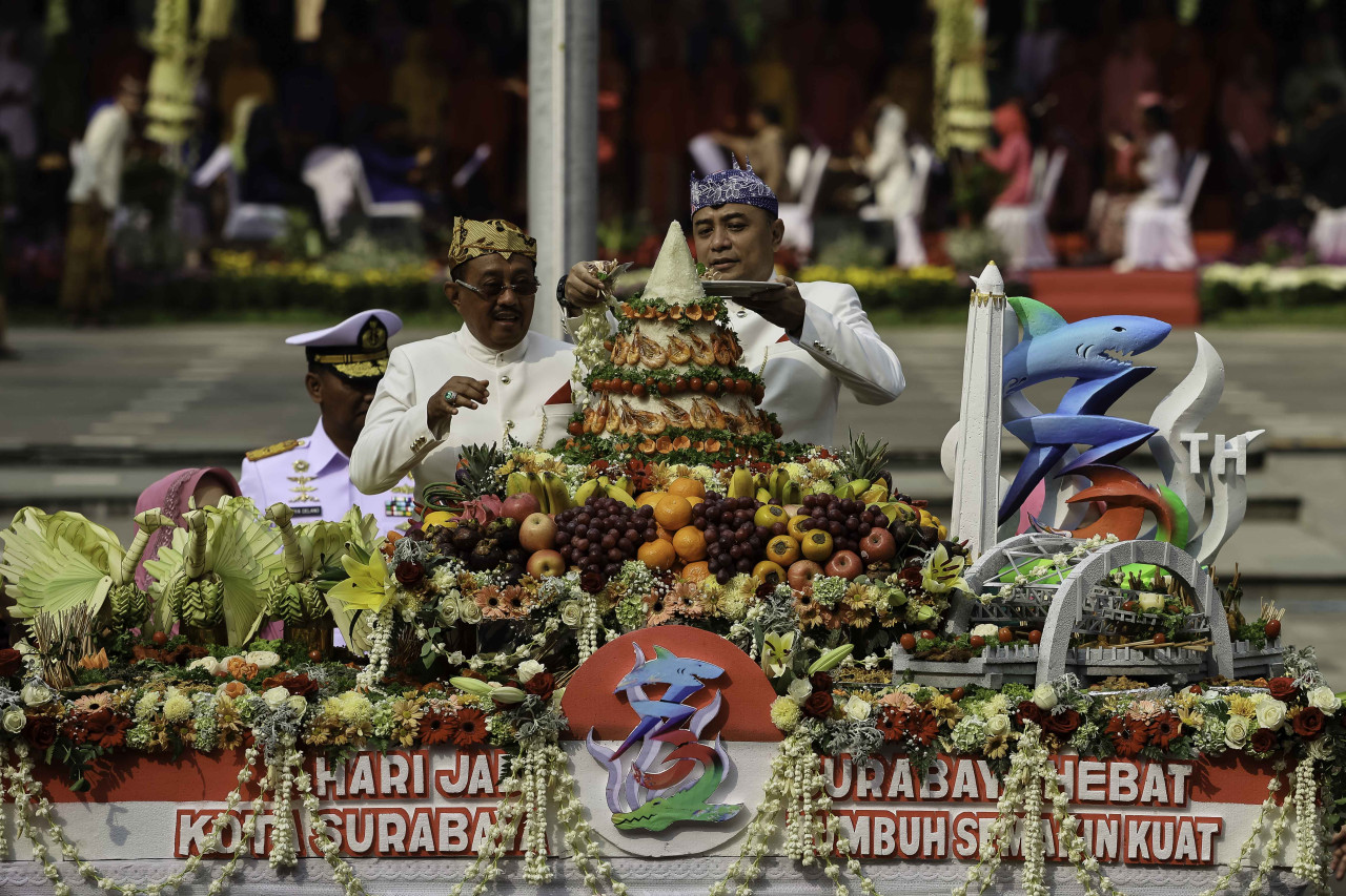 Mensyukuri HJKS Eri-Armuji potong tumpeng sebagai simbol syukur