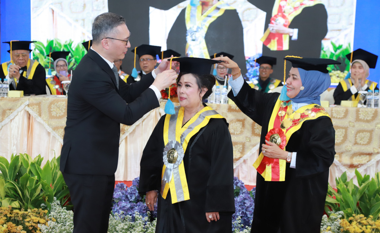 Gubes Unitomo Prof Ully Dorong Batik Tulis Jadi Kekuatan Industri Fashion Dunia