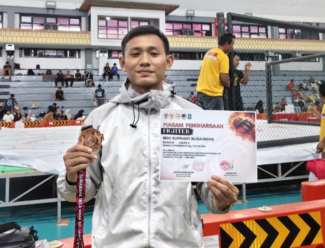 Pelatih Pagar Nusa UIN KHAS Jember Sabet Perunggu Kejurprov IBCA MMA