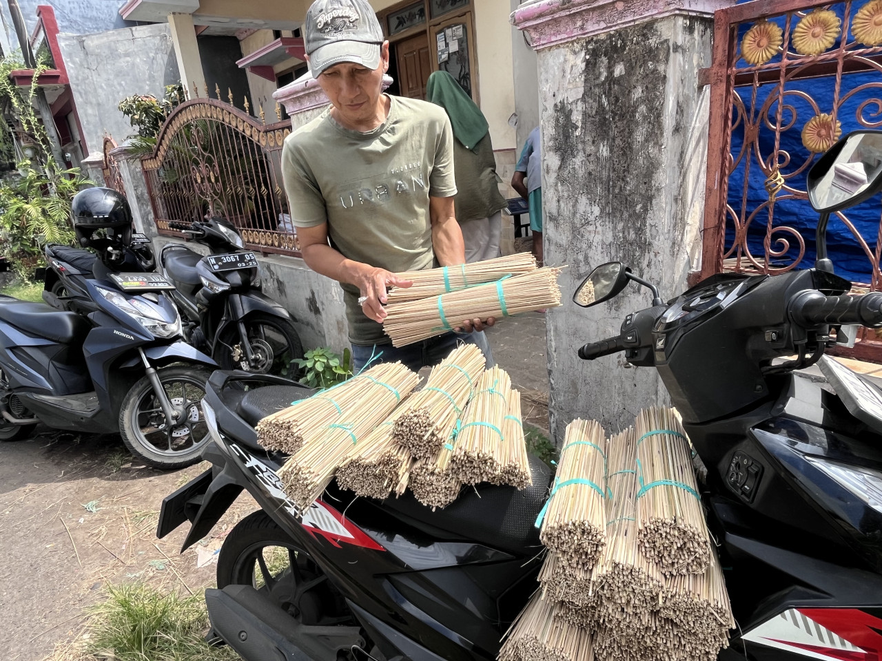 Daya Beli Lesu, Penjualan Tusuk Sate di Probolinggo Malah Merosot Jelang Kurban