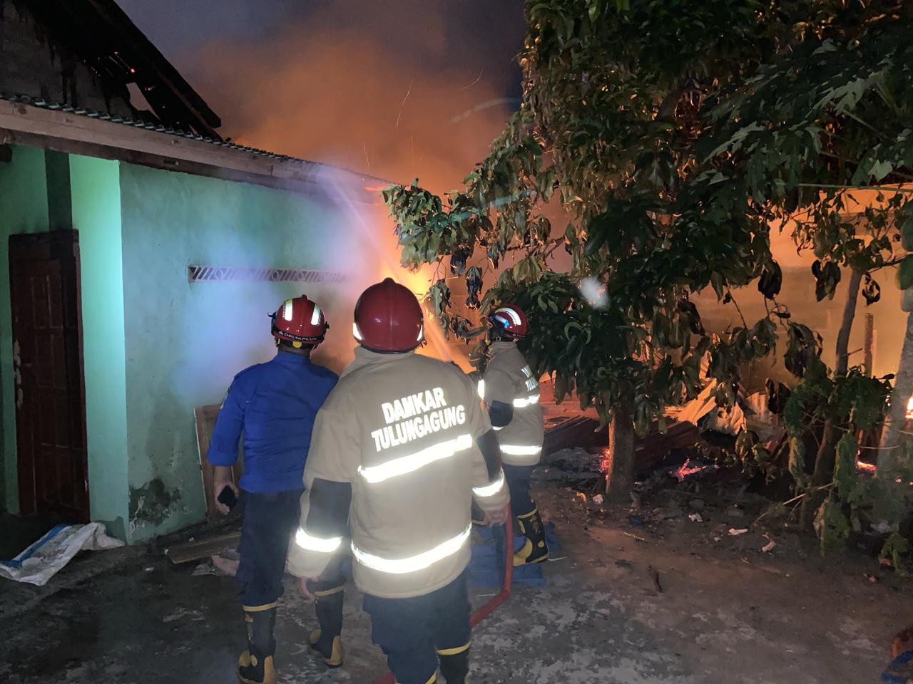 Diduga Akibat Korsleting Listrik, Dapur Rumah Warga Tulungagung Ludes Terbakar