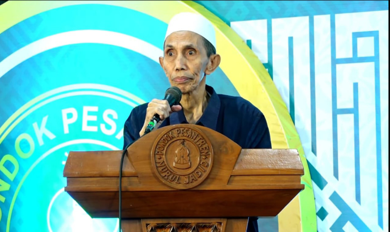 KH. Moh. Zuhri Zaini, Pengasuh Pondok Pesantren Nurul Jadid. (Foto/Dokumentasi Pesantren)