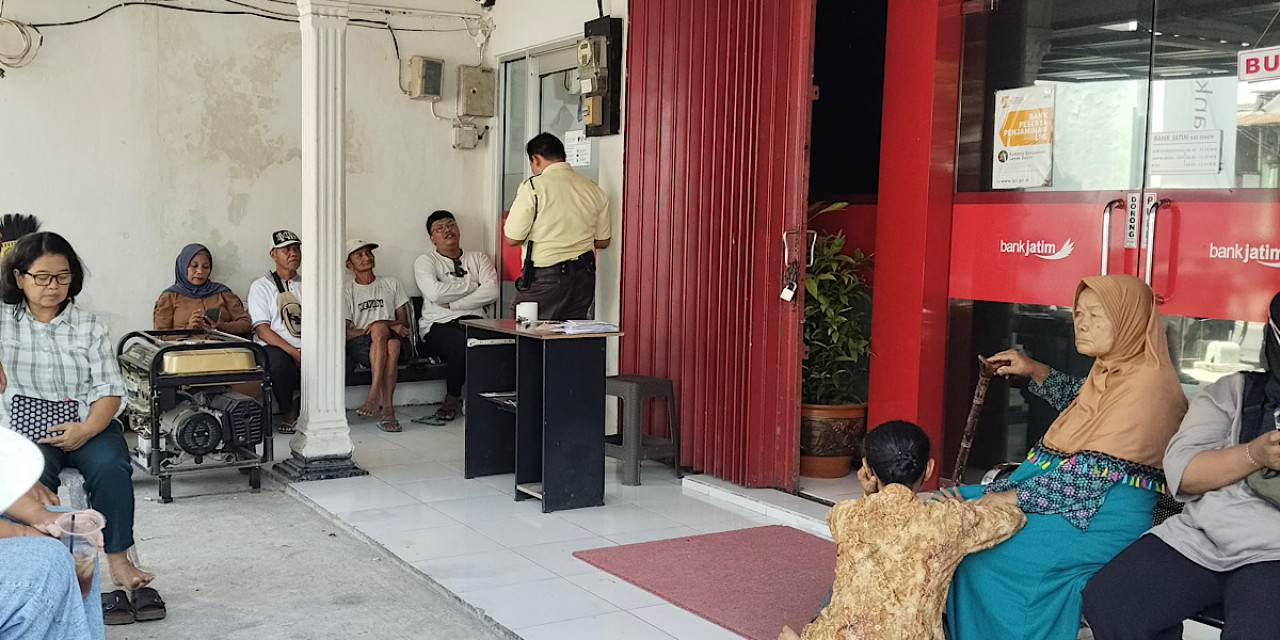 Kompensasi TPA Klotok Kediri Cair, Warga Pojok Serbu Bank Jatim