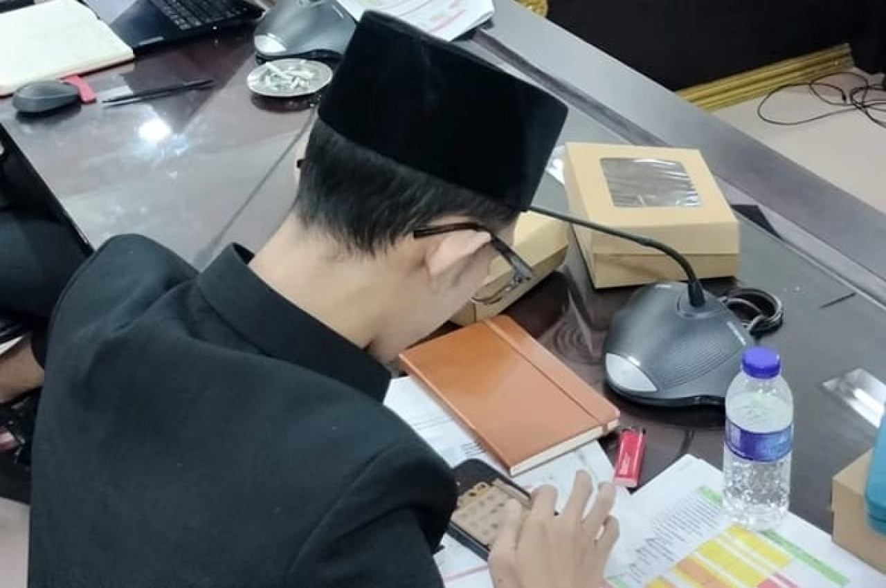 Anggota DPRD Jember Kunker ke Bali Usai Viral Main Game dan Merokok Saat Rapat