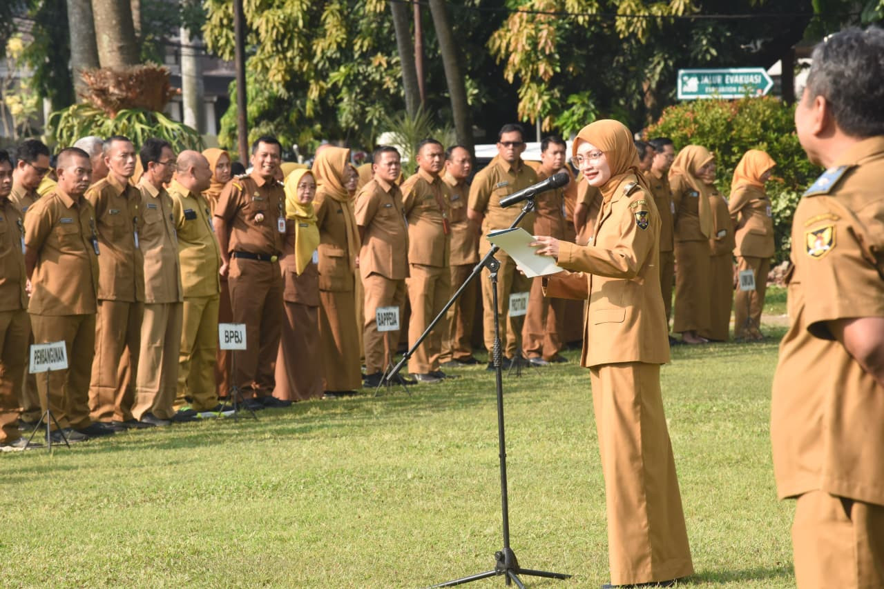Wali Kota Kediri Vinanda Prameswati memimpin Apel Pagi di Halaman Balai Kota Kediri. (Foto: Pemkot Kediri/jatimnow.com)