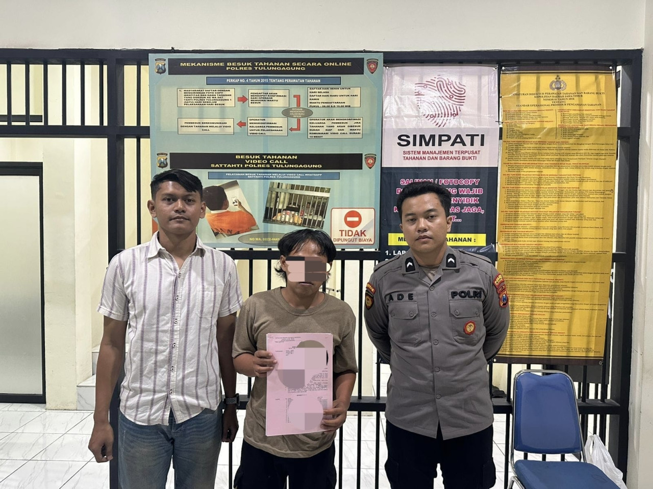 Pelaku pembobol Kantor Disbudpar Tulungagung. (Foto : Polres Tulungagung for jatimnow.com)