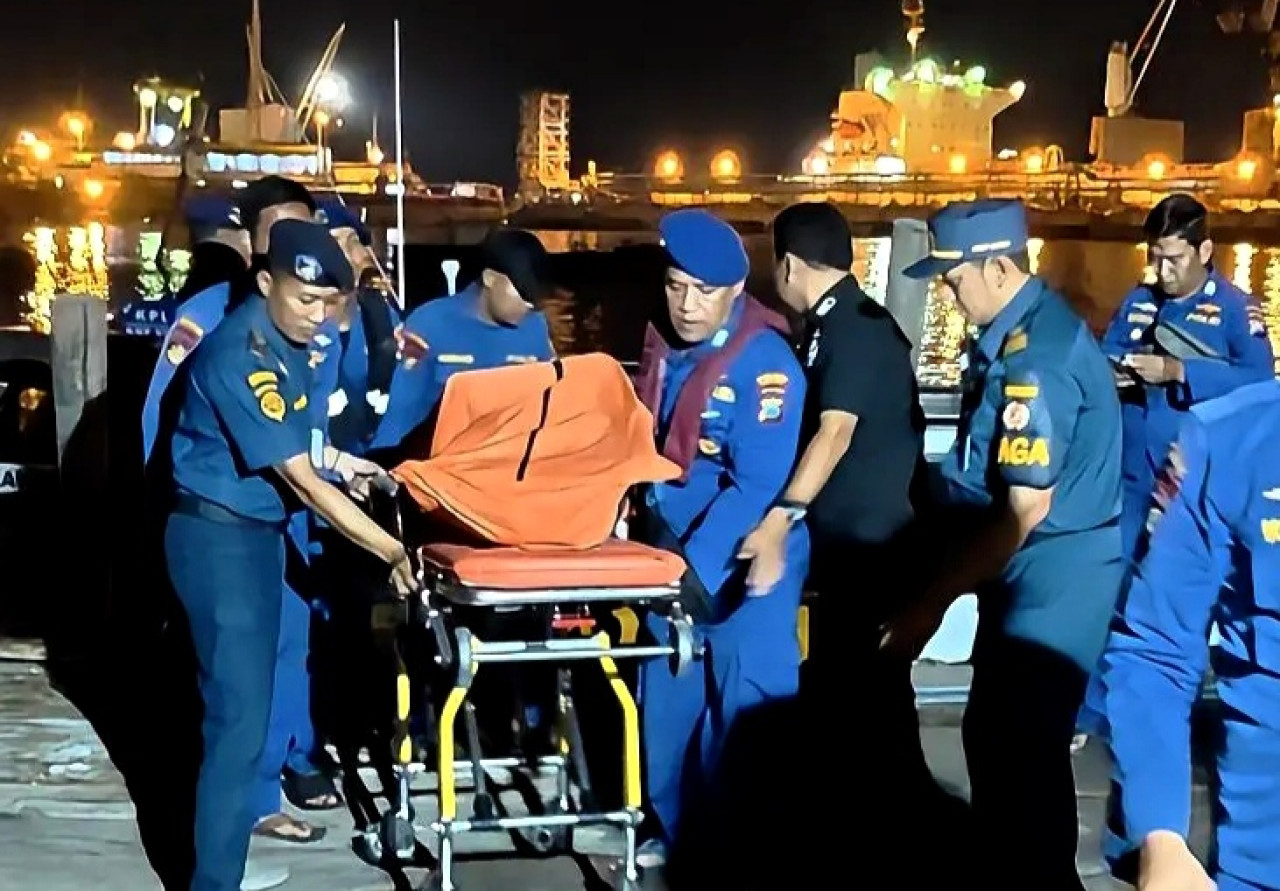 Perahu Angkut Besi Tua Tenggelam di Gresik, Pencarian ABK Hilang Masih Dilakukan