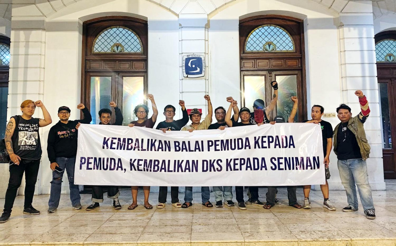 Ratusan seniman dan aktivis Surabaya akan menggelar aksi solidaritas besok, Senin (11/5), menolak pengosongan sekretariat DKS di Balai Pemuda. (Foto: Bonang for jatimnow.com)