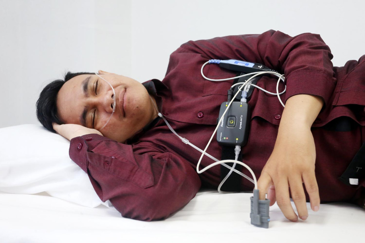 Apnea Link atau perangkat uji tidur rumahan yang digunakan untuk mendeteksi sleep apnea telah didesain senyaman mungkin penuh sensor tanpa mengganggu tidur pasien. (Ali Masduki/jatimnow.com)