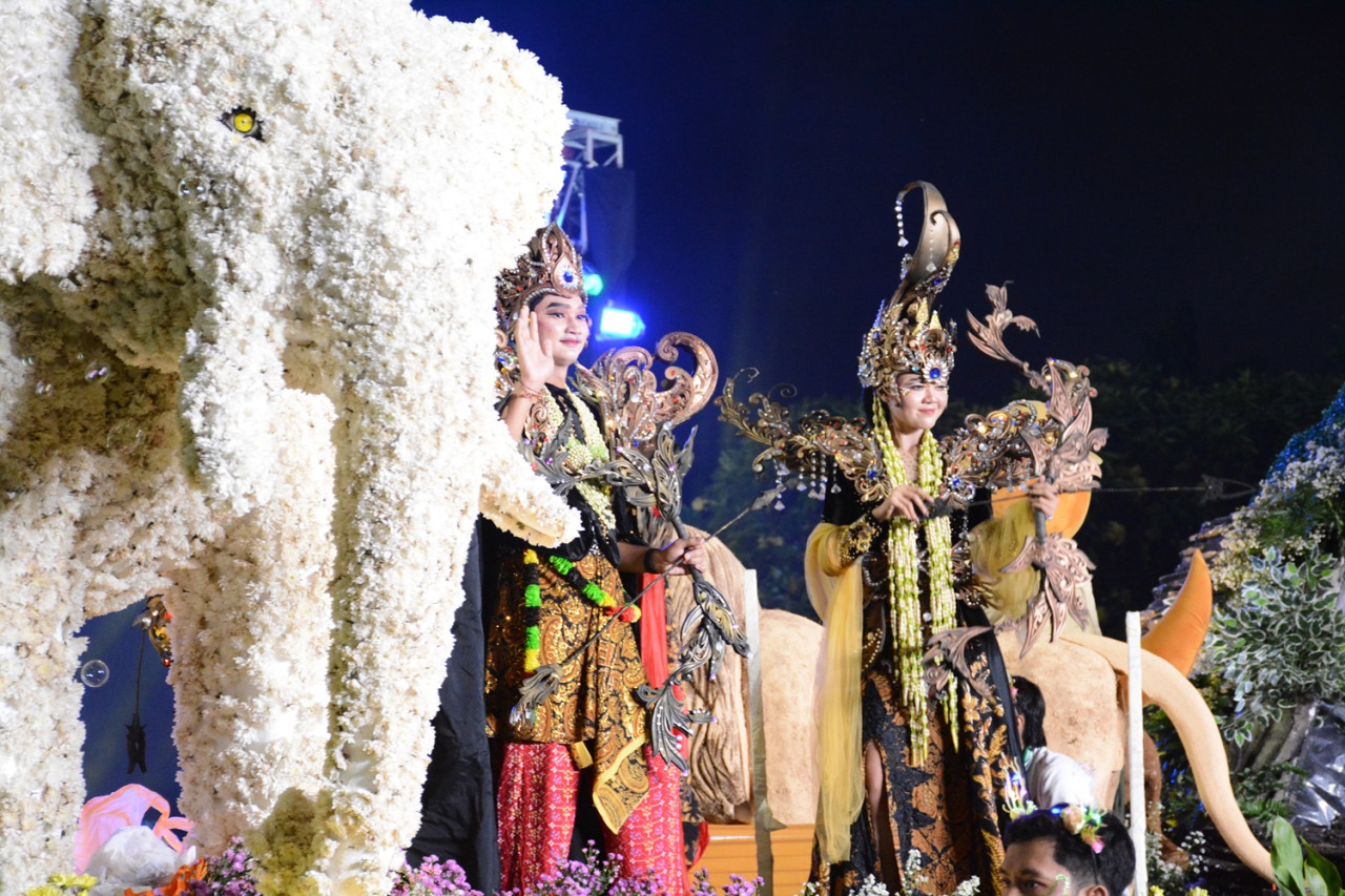 Penampilan King n Queen Flower Garden