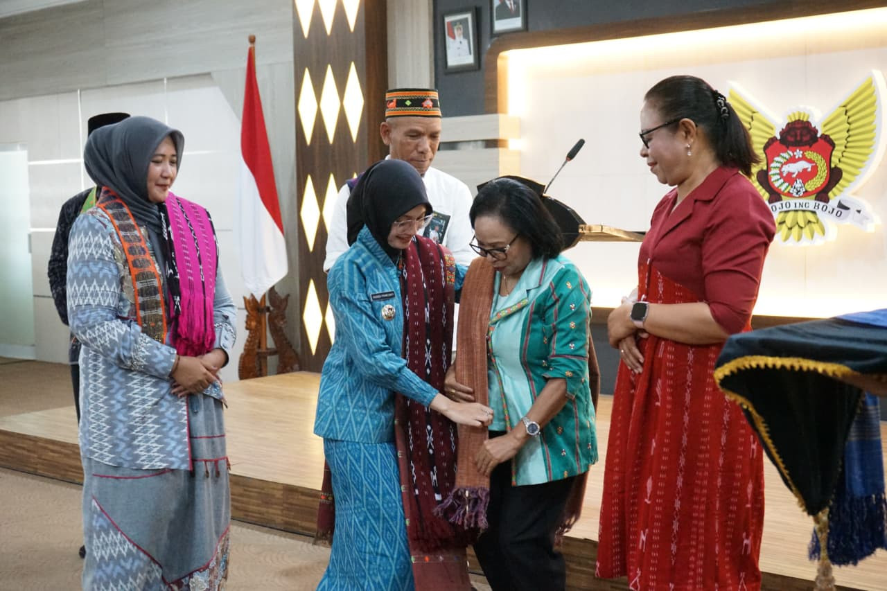 Terima Kunjungan dari NTT, Mbak Vinanda Beber Pengembangan Tenun Ikat Bandar Kidul