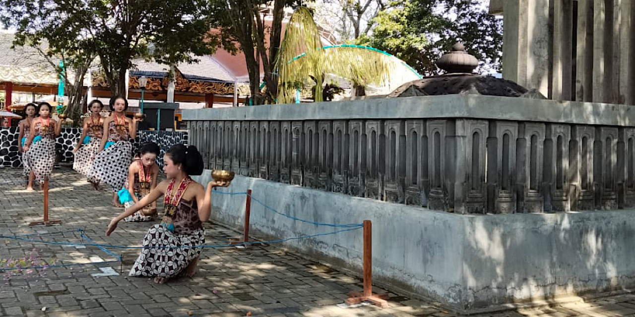 Melihat Ritual 1 Suro di Petilasan Sri Aji Jayabaya Kediri