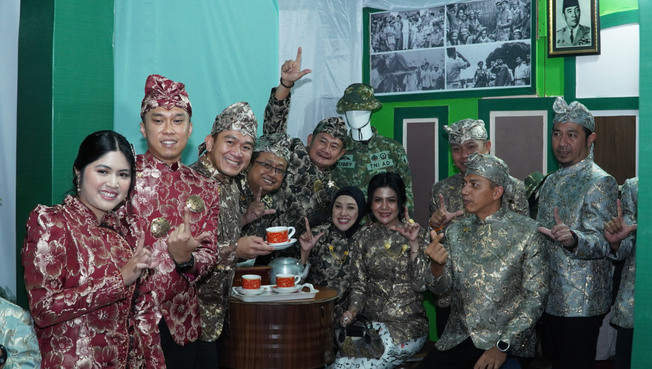 Forkopimda Kabupaten Lamongan saat berkunjung ke stan peserta LTD. (Foto : Humas Pemkab Lamongan for jatimnow.com)