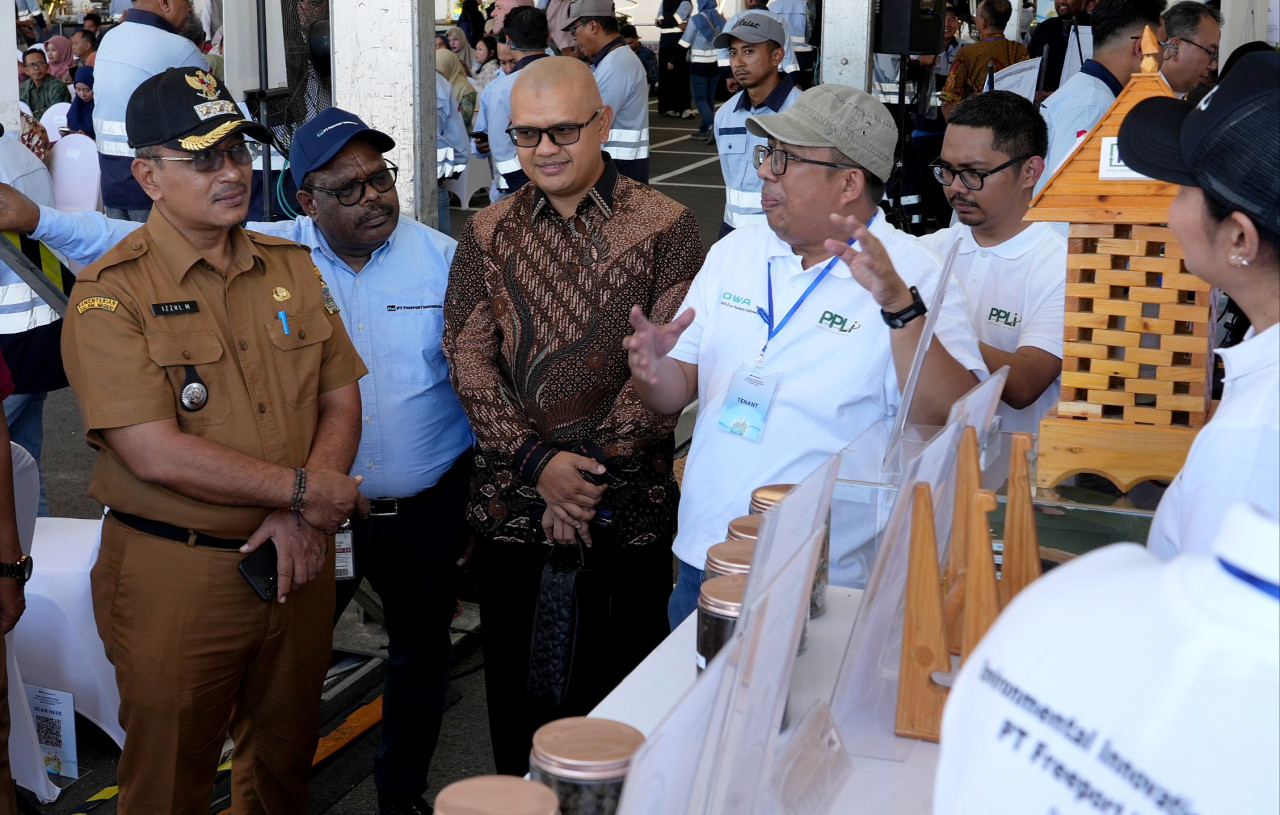 Suasana booth PT Prasadha Pamunah Limbah Industri (PPLI) bersama PT Dowa Eco-System Indonesia (DESI) di acara Peringatan Hari Lingkungan Hidup. (Foto: PPLI dan DESI for jatimnow.com)