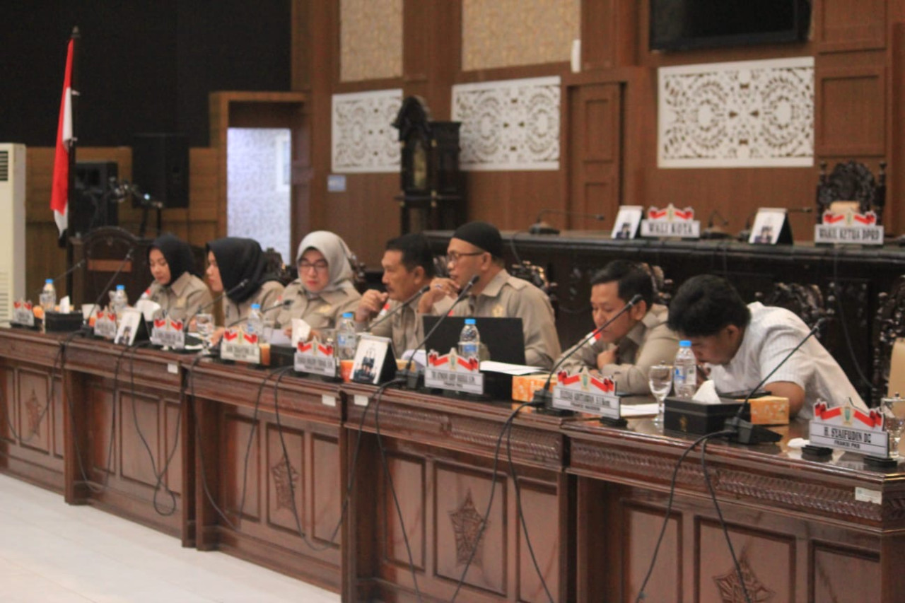 Rapat Dengar Pendapat (RDP) terkait evaluasi atas penerapan Peraturan Daerah tentang Pajak Daerah dan Retribusi Daerah (PDRD). (Foto: Ide Farid/jatimnow.com)