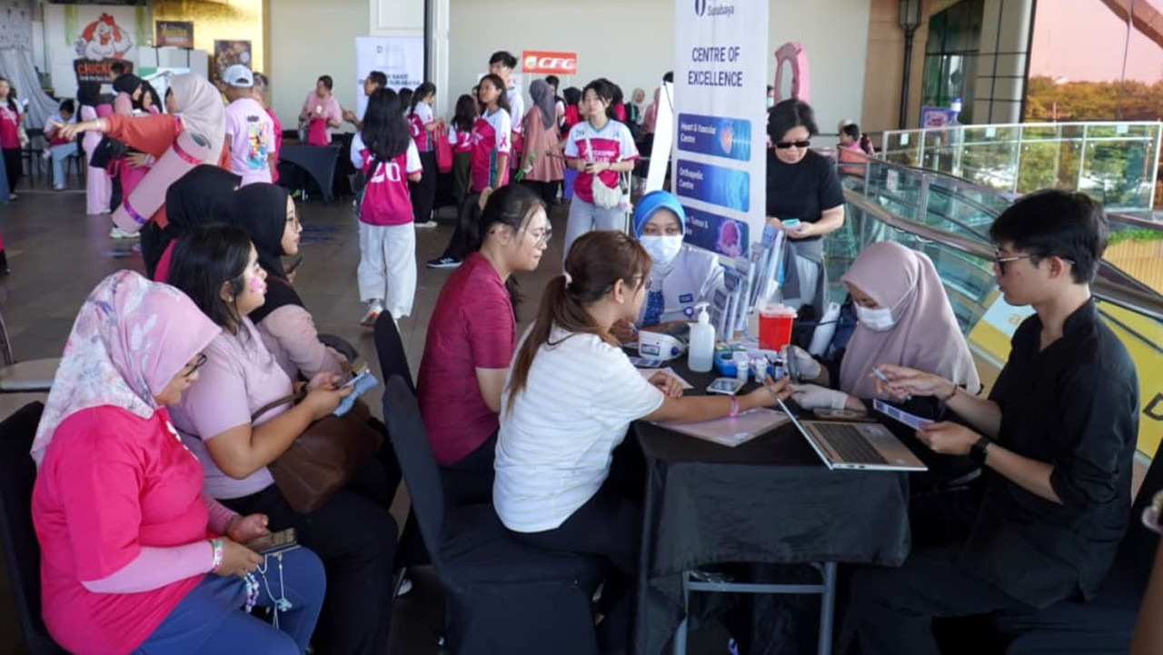 Mahasiswa UK Petra Kampanyekan Deteksi Dini Kanker Payudara