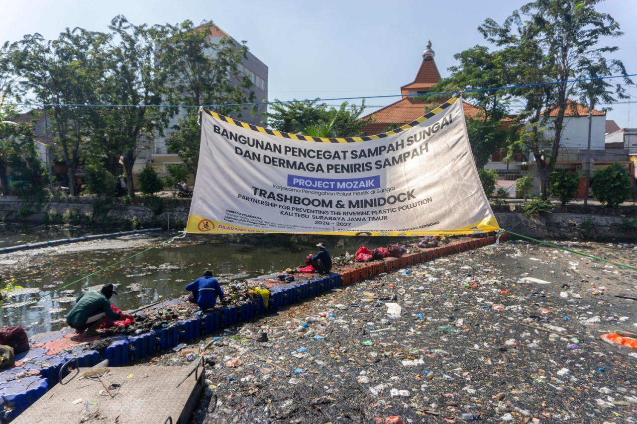 Bangunan pencegah sampah plastik Sungai (foto: Kominfo Surabaya for jatimnow.com)