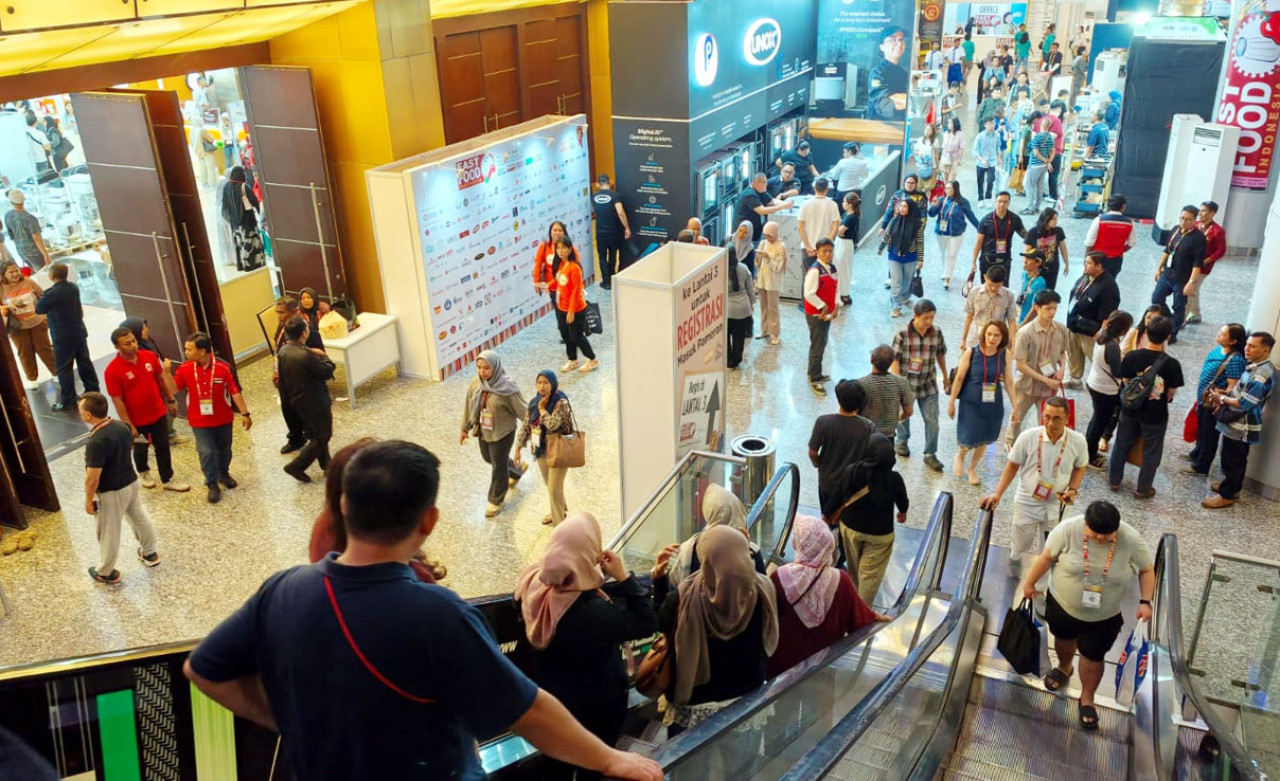 Pameran EastFood Indonesia Expo (IIFEX) 2026 menempati dua lantai, yakni lantai dasar dan lantai 3 Grand City Convention Hall Surabaya. (Foto: Ali Masduki/jatimnow.com)
