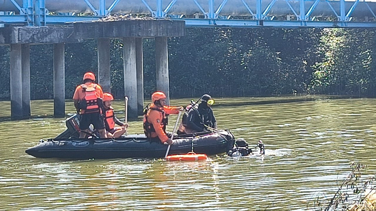 Pemancing Tenggelam di Kali Lamong Gresik, Pencarian Terkendala Arus Deras
