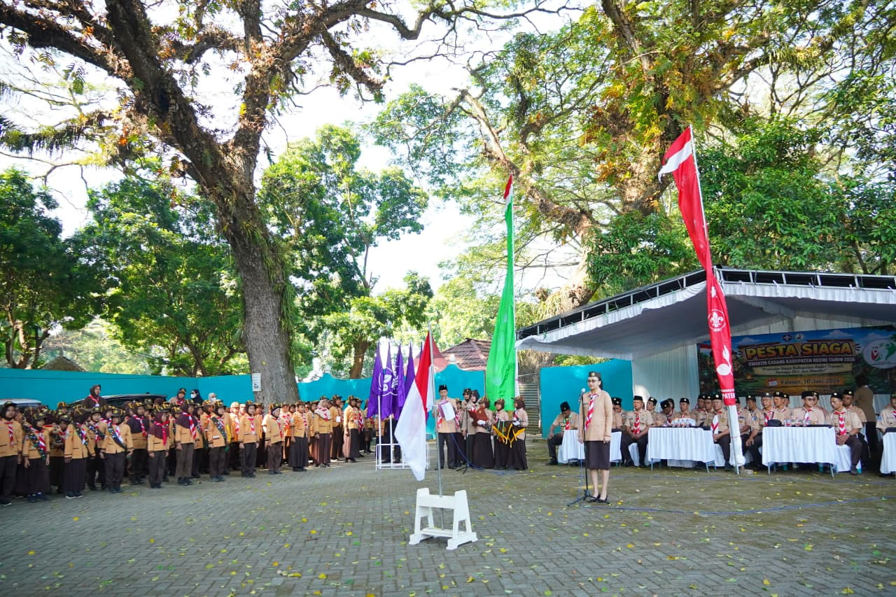 Ketua Kwartir Cabang Pramuka Kabupaten Kediri Eriani Annisa Hanindhito saat membuka kegiatan Pesta Siaga. (Foto: Pemkab Kediri/jatimnow.com)