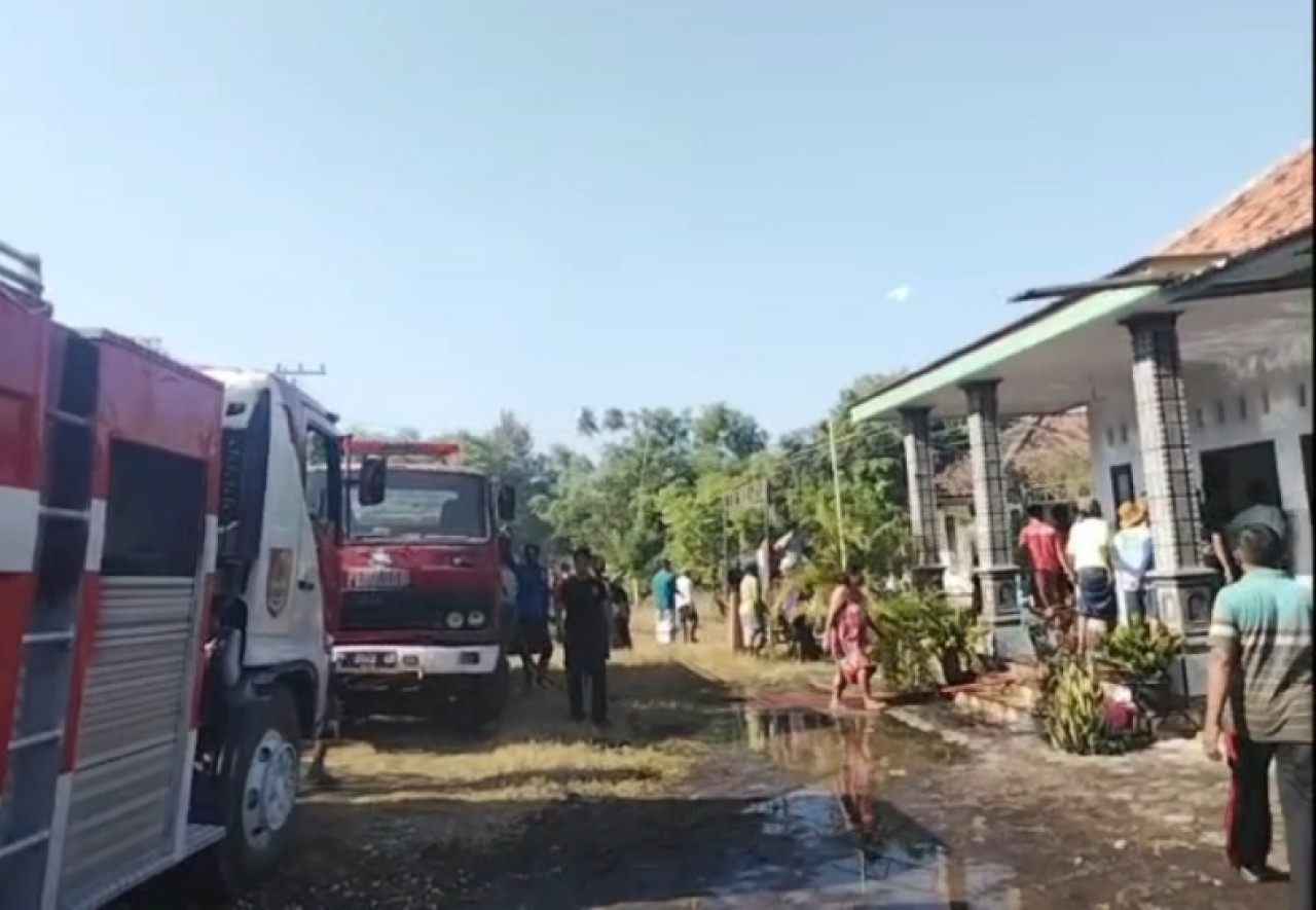 Rumah Guru di Jember Terbakar Saat Sedang Mengajar, Warga Panik
