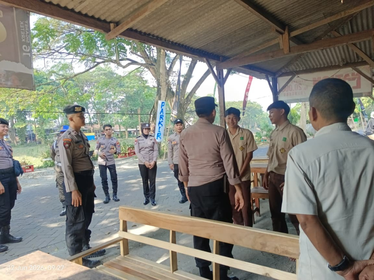 Asyik Nongkrong di Warung Kopi, Puluhan Pelajar di Tulungagung Terjaring Razia