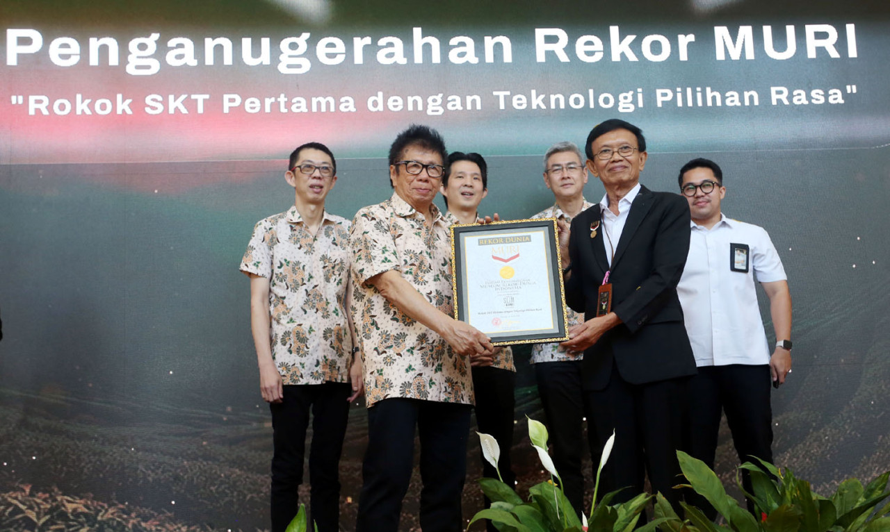 Pertama di Indonesia, Wismilak Kretek Slim Klik Pecahkan Rekor MURI