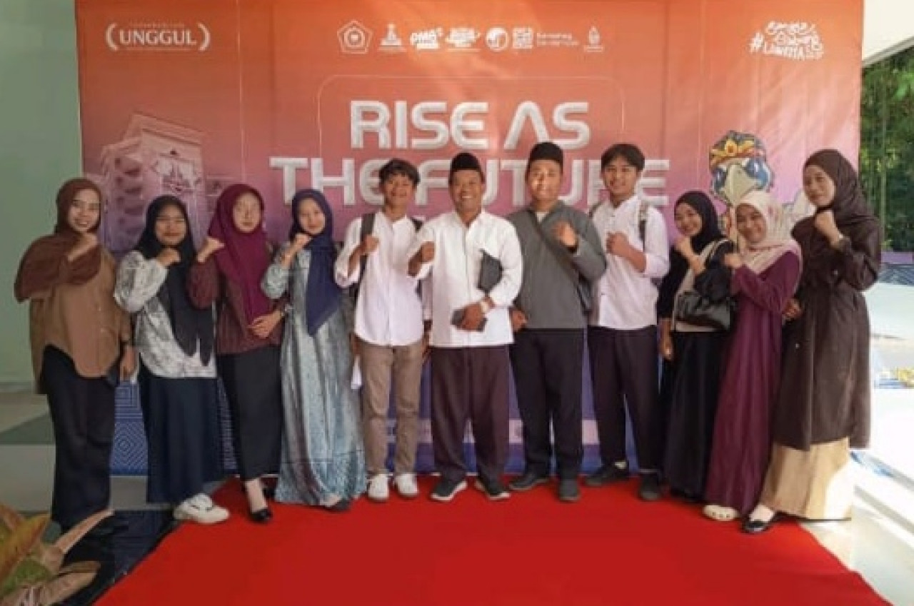 Kiai Asal Bondowoso Bawa Belasan Santri Ikuti UM-PTKIN di UIN KHAS Jember