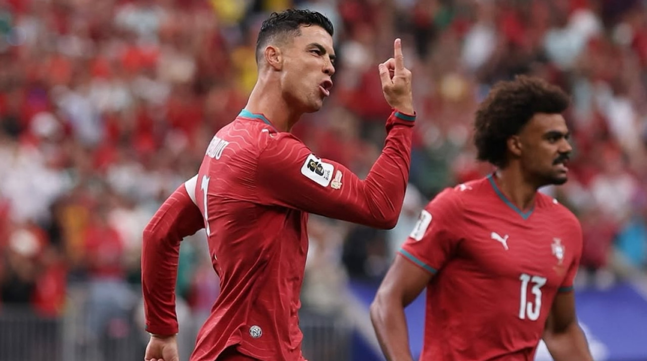 Pemain Portugal Cristiano Ronaldo melakukan selebrasi usai mencetak gol ke gawang Uzbekistan. (Foto: instagram fifaworldcup)