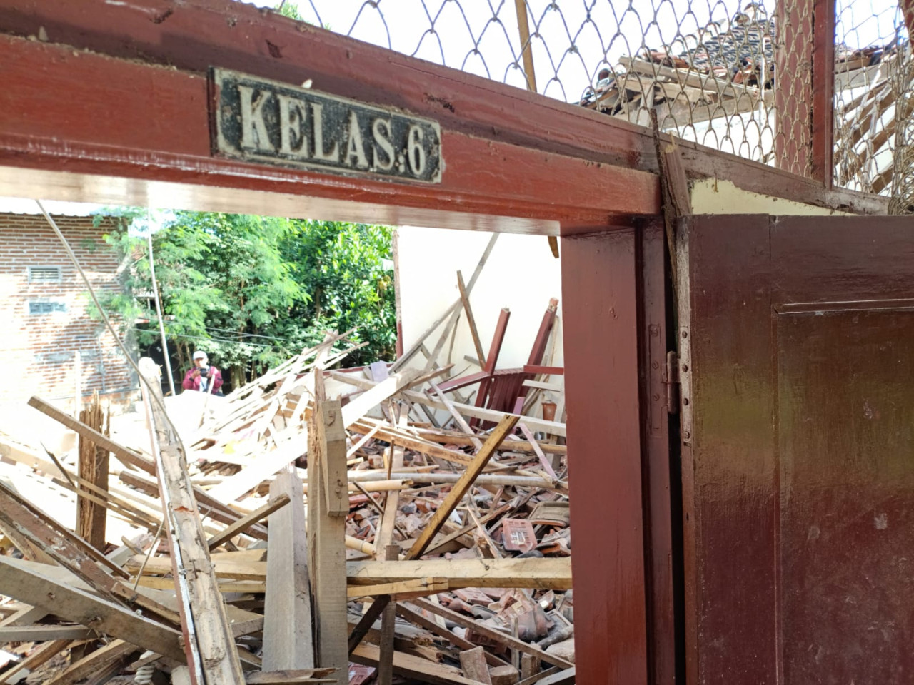 Ruang Kelas Ambruk, BPBD Tulungagung Siapkan Tenda Darurat Untuk Belajar Siswa