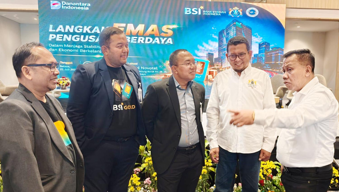 Ketua Umum Perkumpulan Pengusaha Emas Nusantara (PPEN) Prof KH Muhammad Zakki (kanan). Foto: Ali Masduki