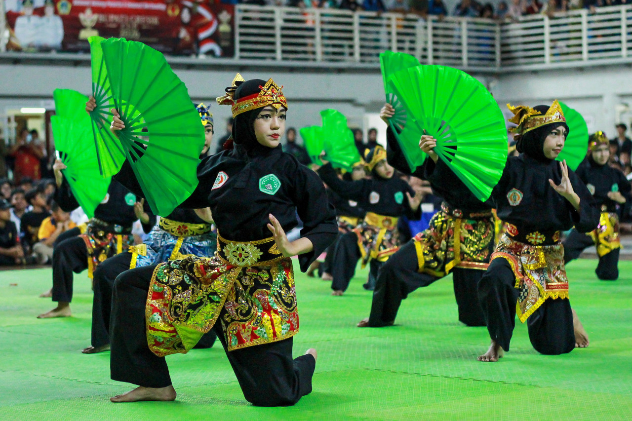 Penampilan atlet Pencak Silat putri Kabupaten Gresik. (Foto: Sahlul/jatimnow.com)