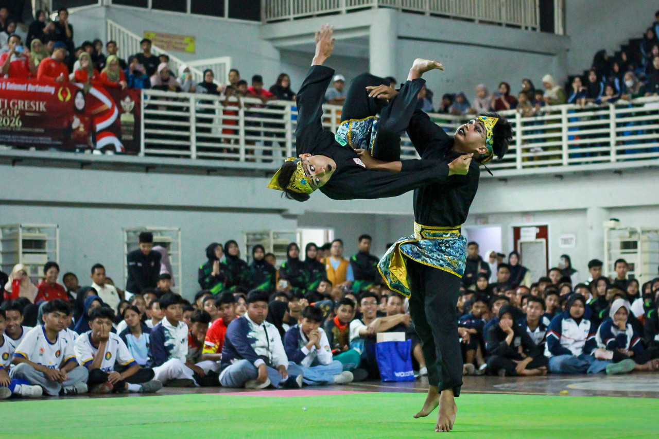 Penampilan atlet Penca Silat putra Kabupaten Gresik. (Foto: Sahlul/jatimnow.com)