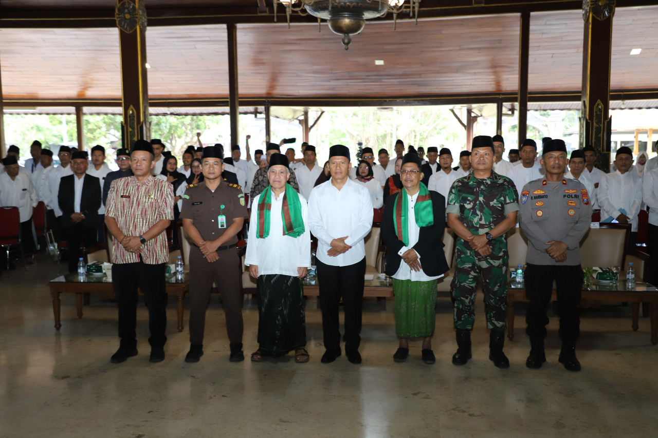 Plt Bupati Tulungagung, Ahmad Baharudin saat menghadiri acara pengukuhan pengurus FOR SANTRI. (Foto: Prokopim for jatimnow.com)