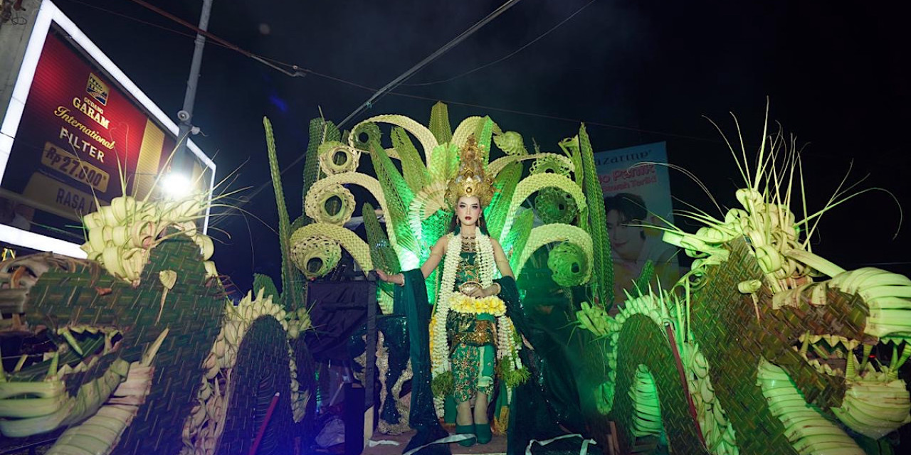 Penampilan Gudang Garam dalam Dhoho Night Carnival tahun lalu mengusung tema Nyi Roro Kidul. (Foto: GG for jatimnow.com)