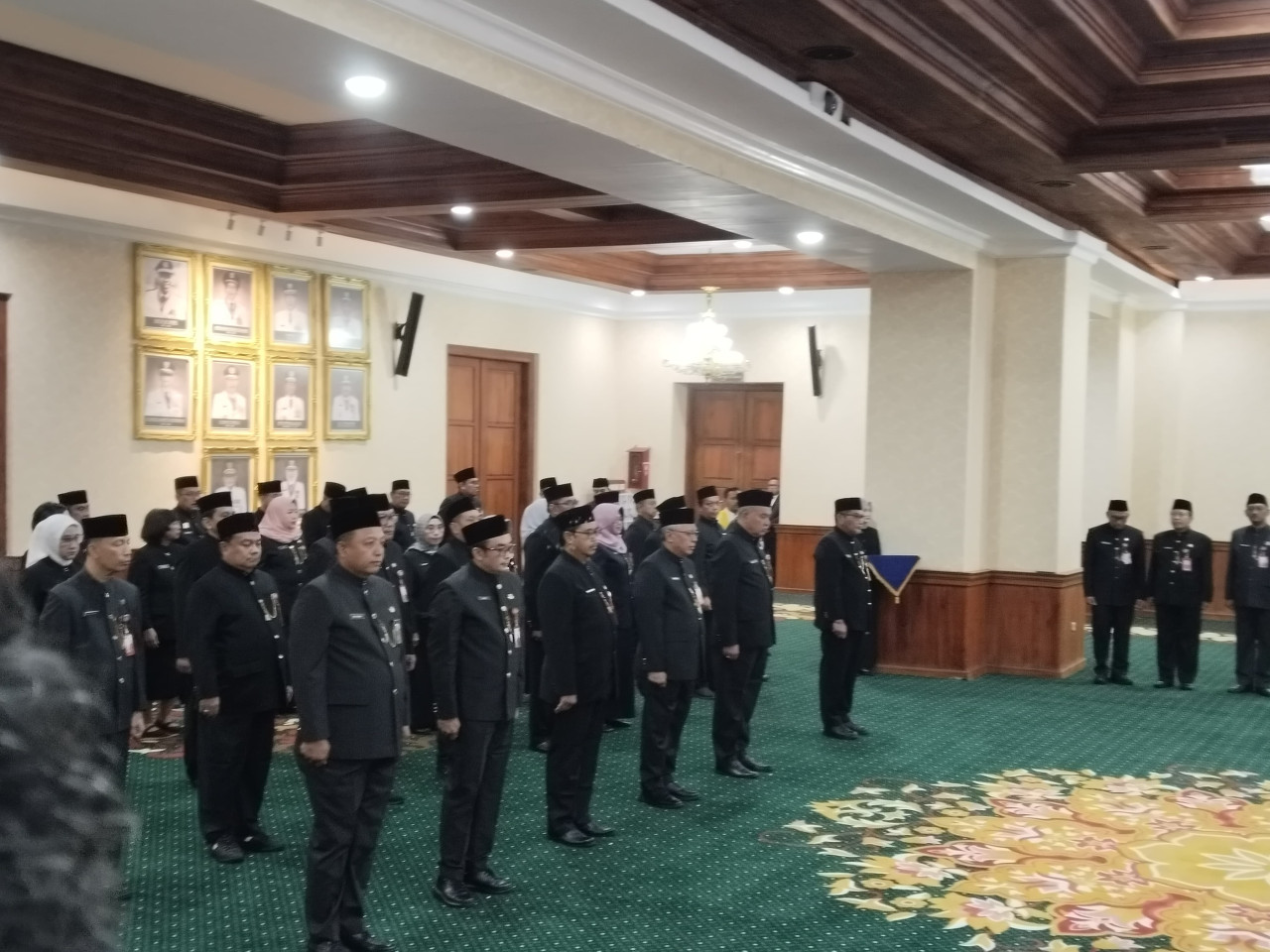 Gubernur Jatim Khofifah Indar Parawansa melantik enam pejabat pimpinan tinggi pratama di Gedung Negara Grahadi, Surabaya, Selasa (14/7/2026). (Foto: Humas Pemprov Jatim for jatimnow.com)