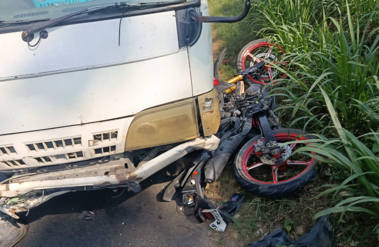 Kondisi dua kendaraan terlibat kecelakaan di Kecamatan Ngimbang. (Foto : Humas Polres Lamongan for jatimnow.com)