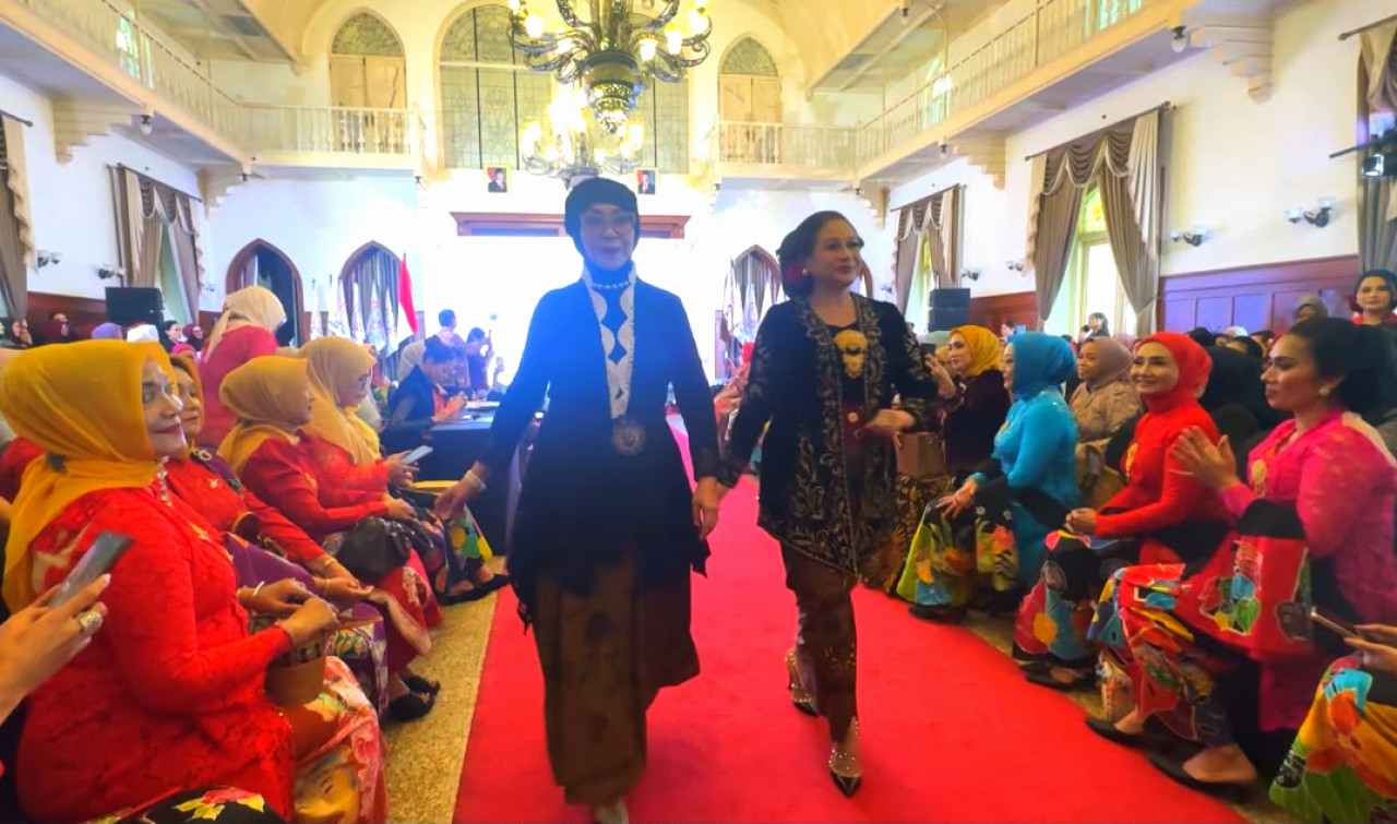 Kebaya Fashion Parade yang digelar DPD FPPI Jatim di Hotel Majapahit, Surabaya, Rabu (22/7/2026). (Foto: Dadang Kurnia/ jatimnow.com)