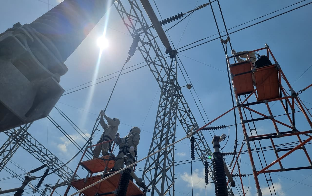 Pemeliharaan gardu induk. (Foto: PLN UIT JBM for jatimnow.com)