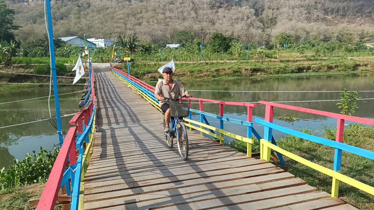Pangkas Waktu Perjalanan, Warga Tulungagung Terbantu Dengan Jembatan Apung
