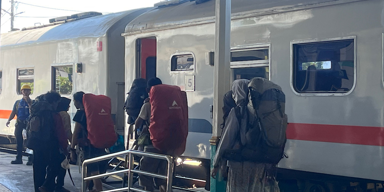 Penumpang KA Commuter relasi Surabaya-Probolinggo. (Foto: KAI Commuter/jatimnow.com)