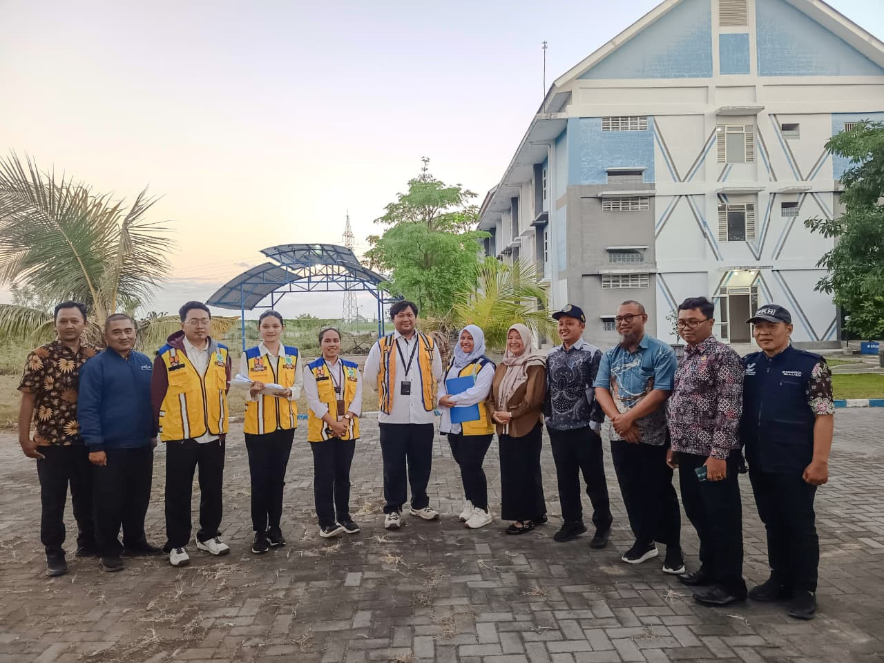 Tim Kementerian PU meninjau lokasi pembangunan Sekolah Rakyat di Tulungagung. (Foto: Dinas Sosial for jatimnow.com)