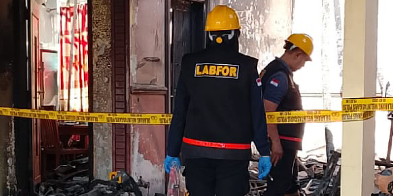 Tim Labfor Polda Jawa Timur bersama Tim Inafis Satreskrim Polres Kediri melakukan olah tempat kejadian perkara. (Foto: Polres Kediri/jatimnow.com)