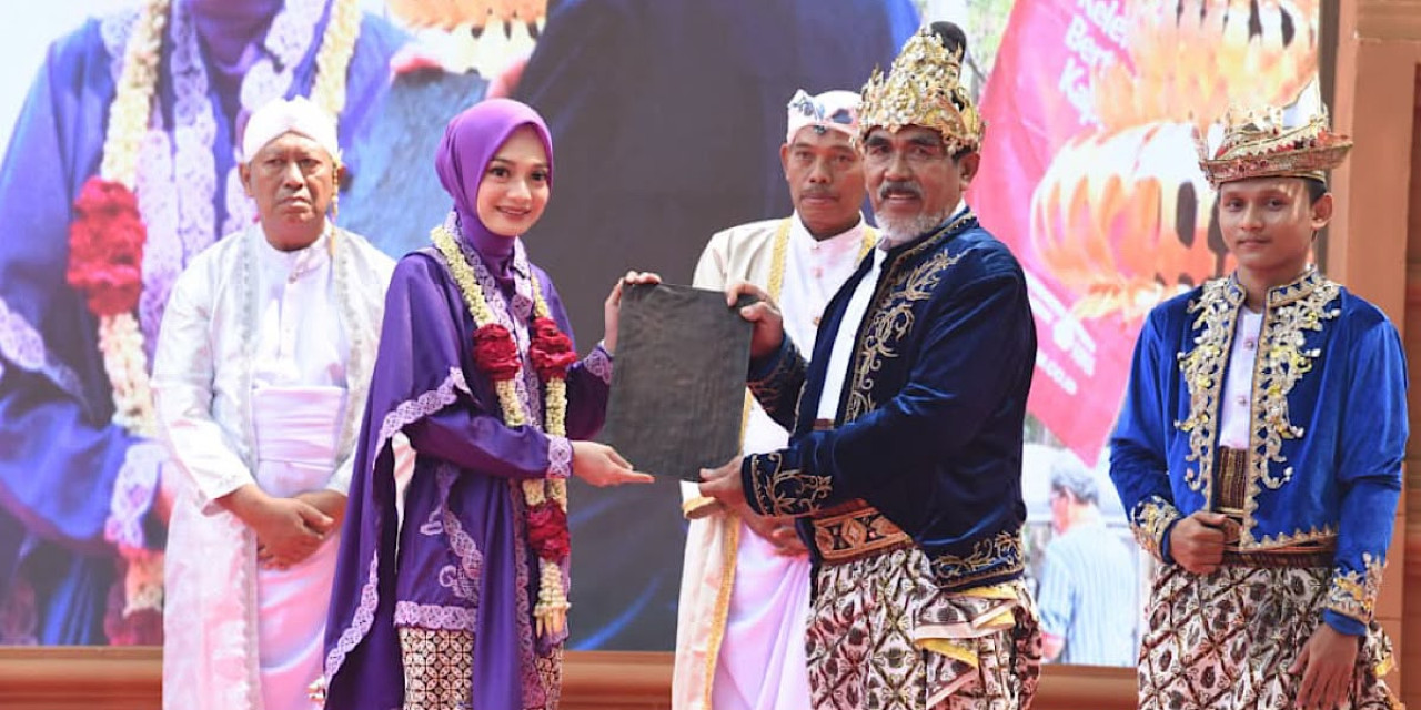Wali Kota Kediri Vinanda Prameswati memimpin Upacara Tradisi Manusuk Sima. (Foto: Pemkot Kediri/jatimnow.com)