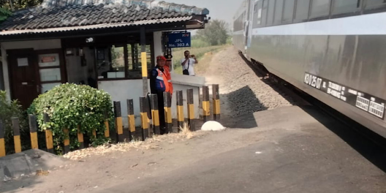 Suasana terkini JPL 303A KM 213+705 petak jalan Kertosono-Papar. (Foto: Daop 7 Madiun/jatimnow.com)