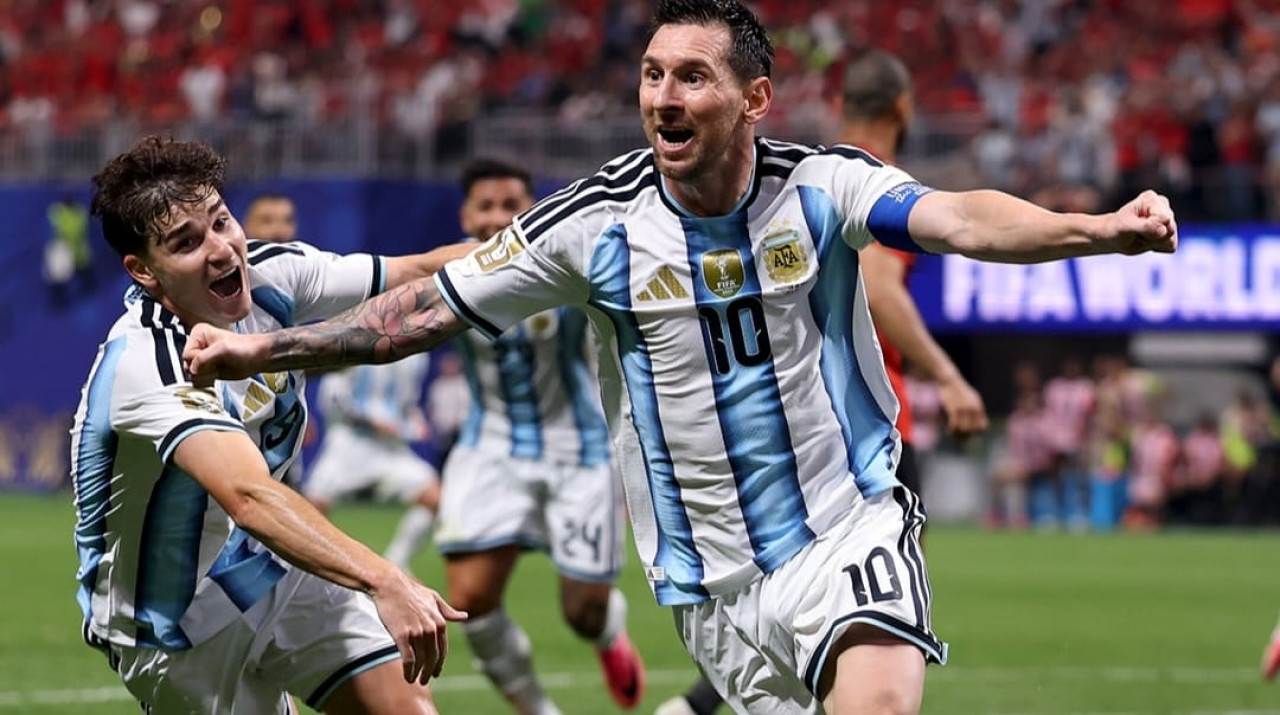 Lionel Messi rayakan kemenangan atas Mesir di babak 16 besar . (Foto: instagram afaselection)
