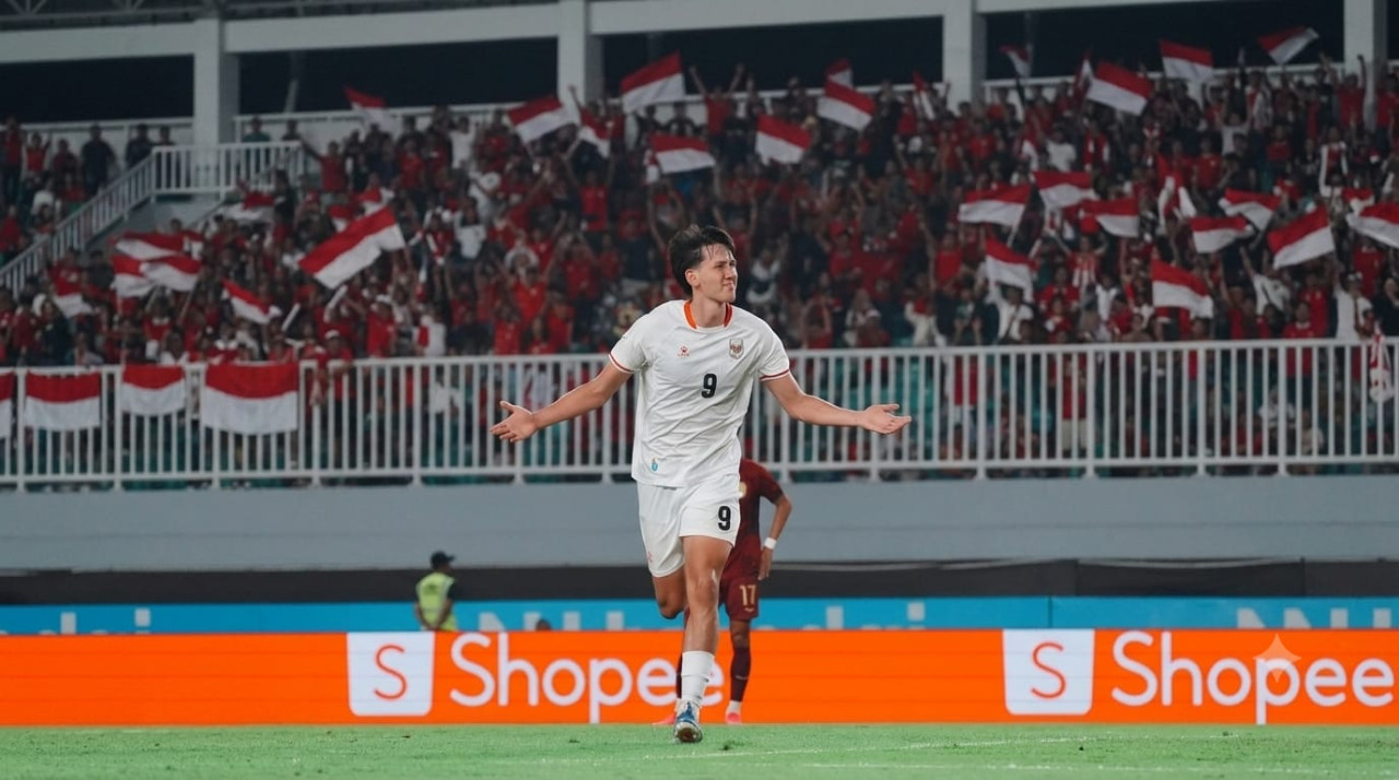 Striker Timnas Indonesia Mitchell Lee Baker merayakan gol nya ke gawang Kamboja. (Foto: instagram aseanutd)