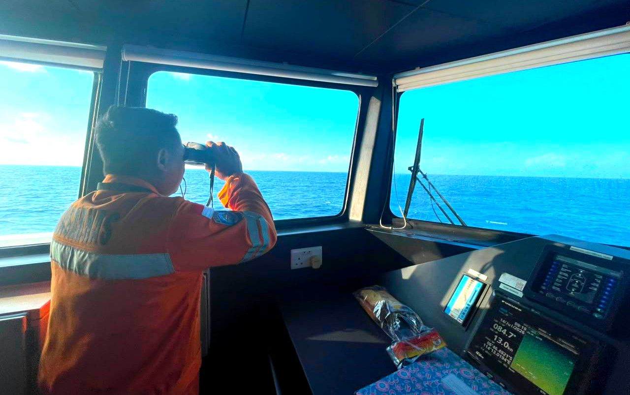 Operasi SAR pencarian KMN Fatma Jaya 1 di perairan Bawean. (Foto: Basarnas Surabaya for jatimnow.com)